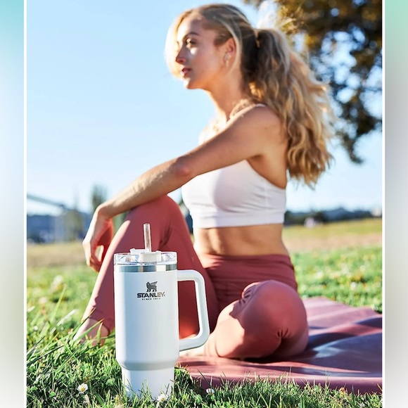 ✨NWT✨ Stanley Target Ltd Edition H2.0 FlowState Quencher Tumbler Brilliant White - Picture 5 of 15